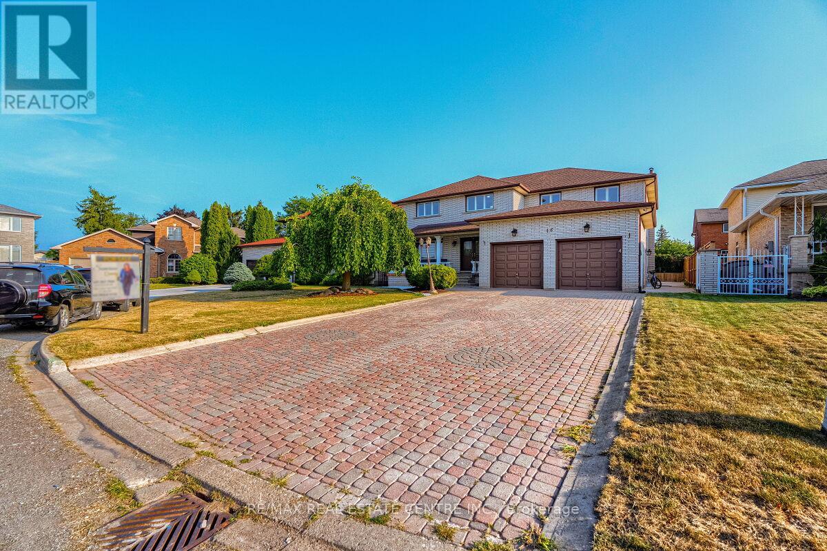 16 Vogue Ct, Hamilton, ON L8E 4T3