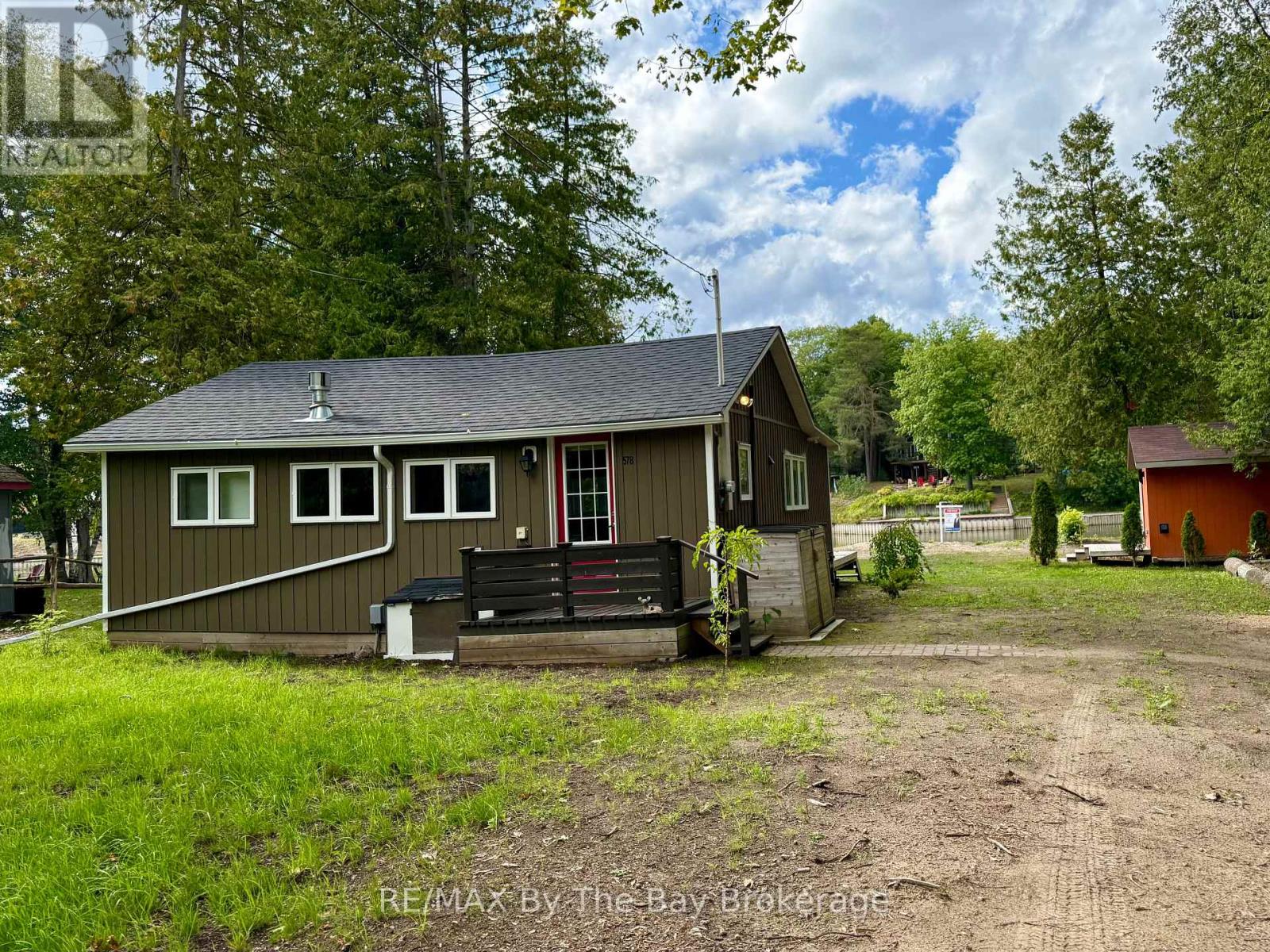 578 Oxbow Park Dr, Wasaga Beach, ON L9Z 2T8