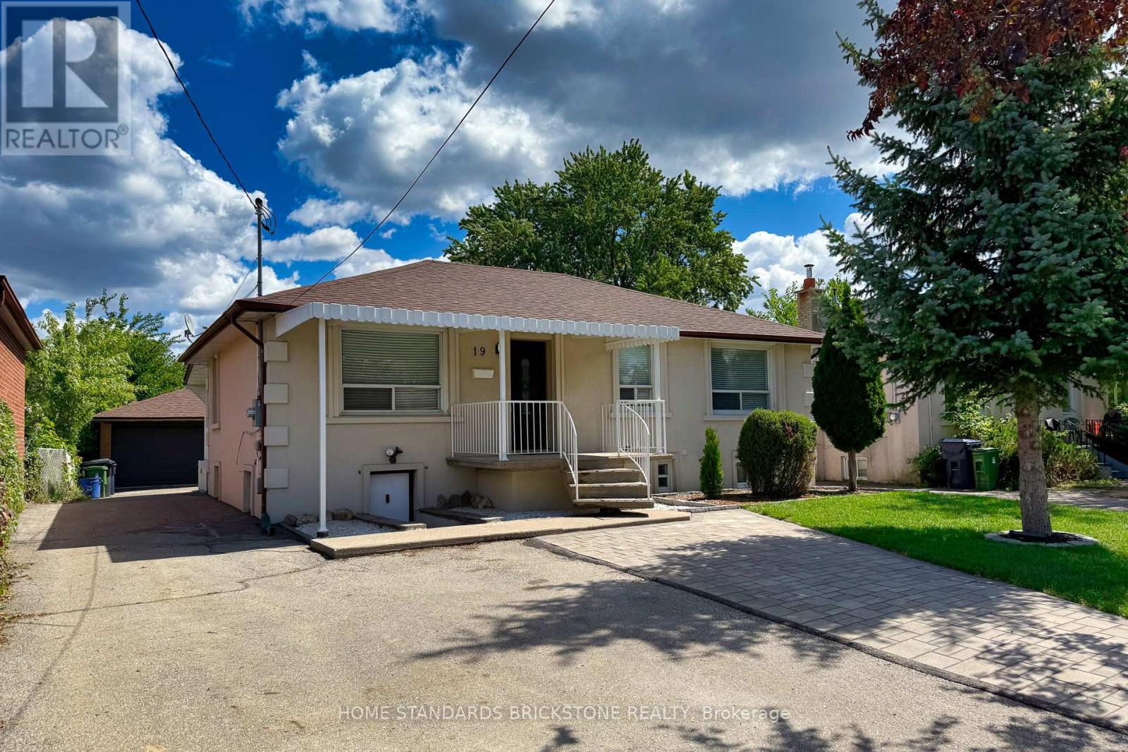 19 Granite St, Toronto Clanton Park, ON M3H 3K1