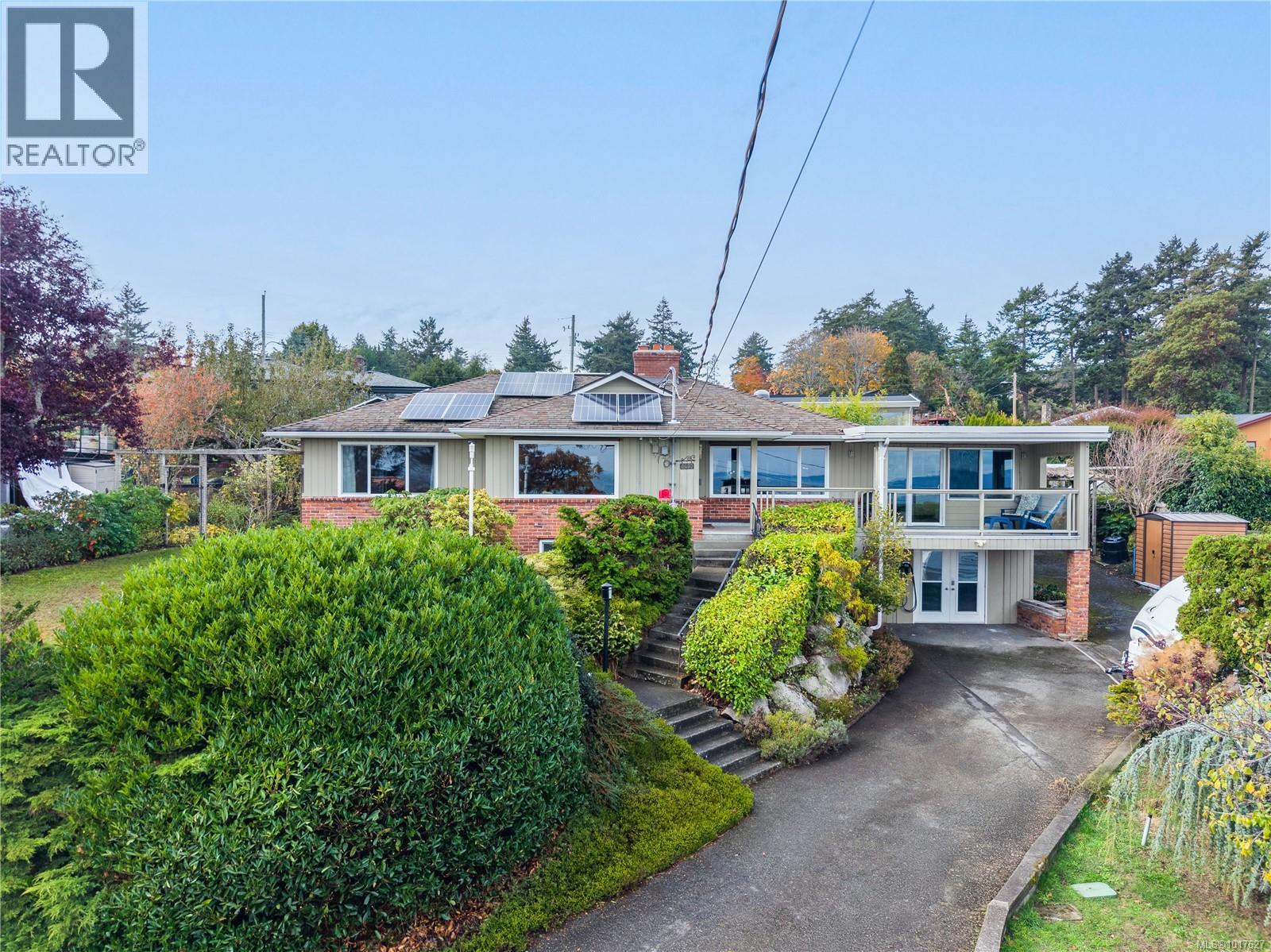 4490 Shore Way, Saanich, BC V8N 3V2