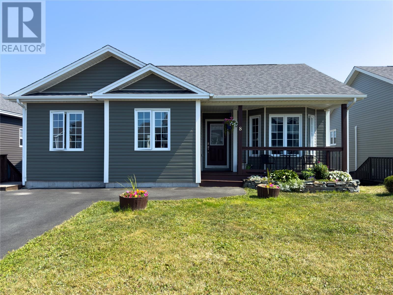 8 Bridgeport St, Paradise, NL A1L 4C2