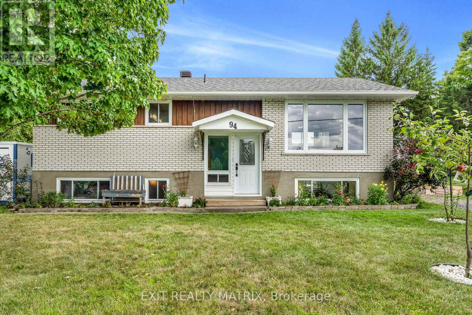 94 Peel St E, North Glengarry, ON K0C 1A0