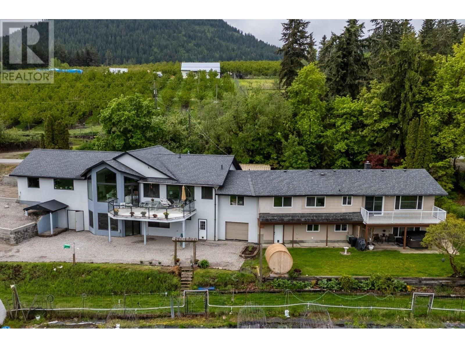 5585 Reid Rd, Coldstream, BC V1B 3E8