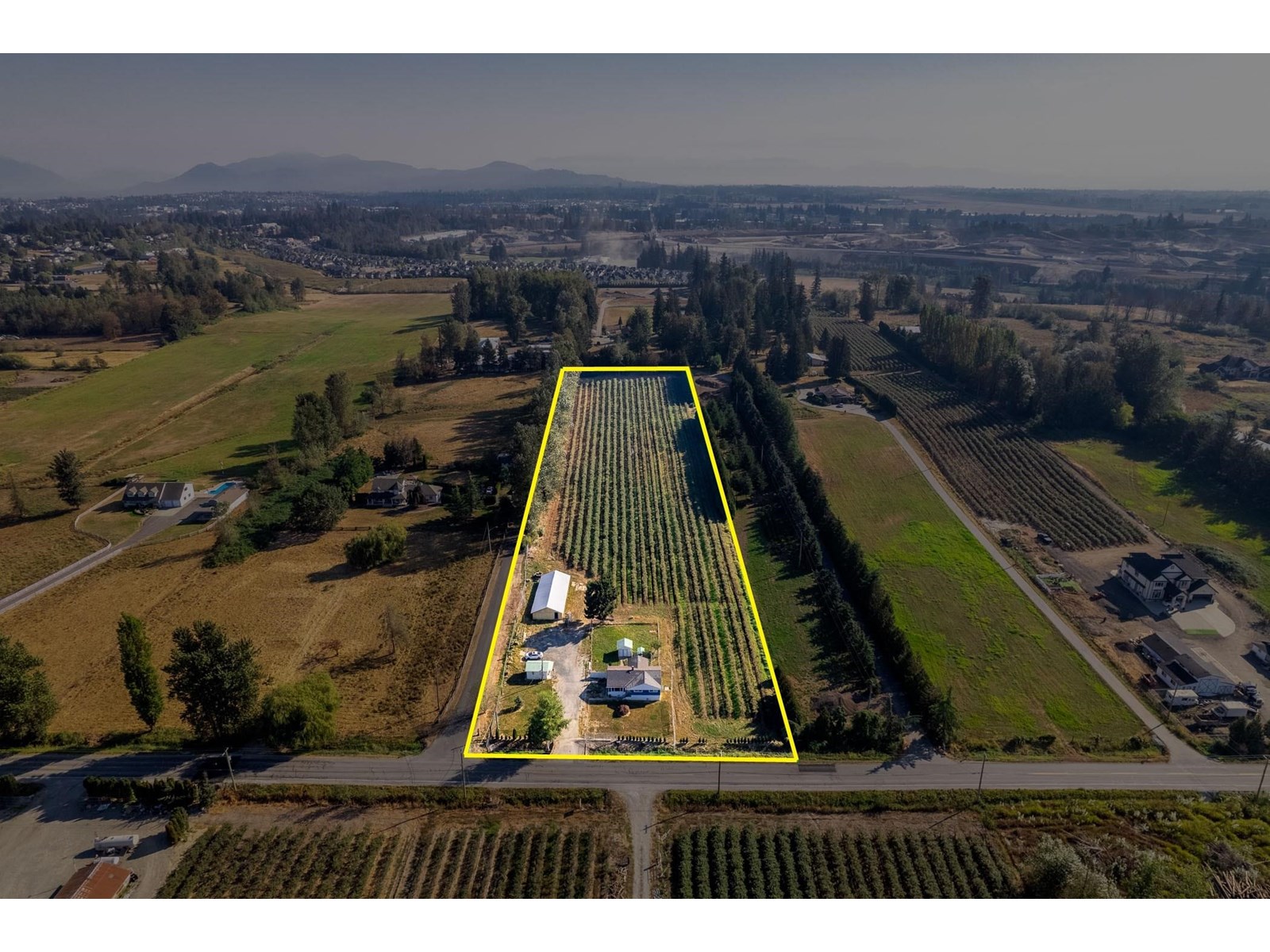 2034 Bradner Rd, Abbotsford, BC V4X 1E5