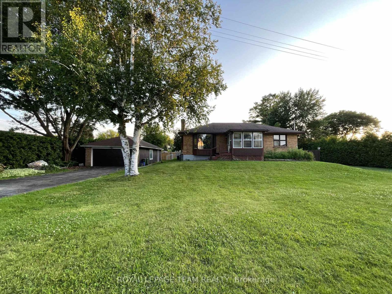 20 Brook Ln, Ottawa, ON K2G 1S2