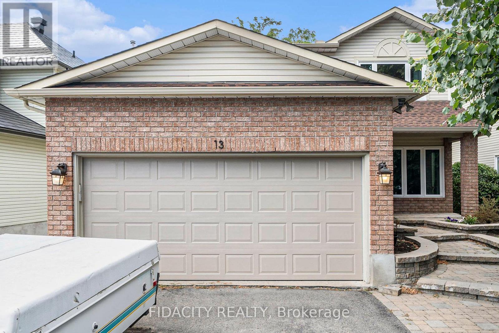 13 Vesta St, Ottawa, ON K2J 3Y8
