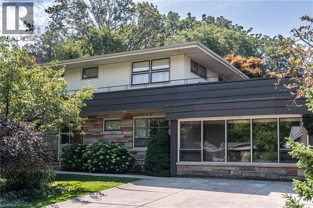 6 Freeland Ct, Hamilton, ON L8S 3R5