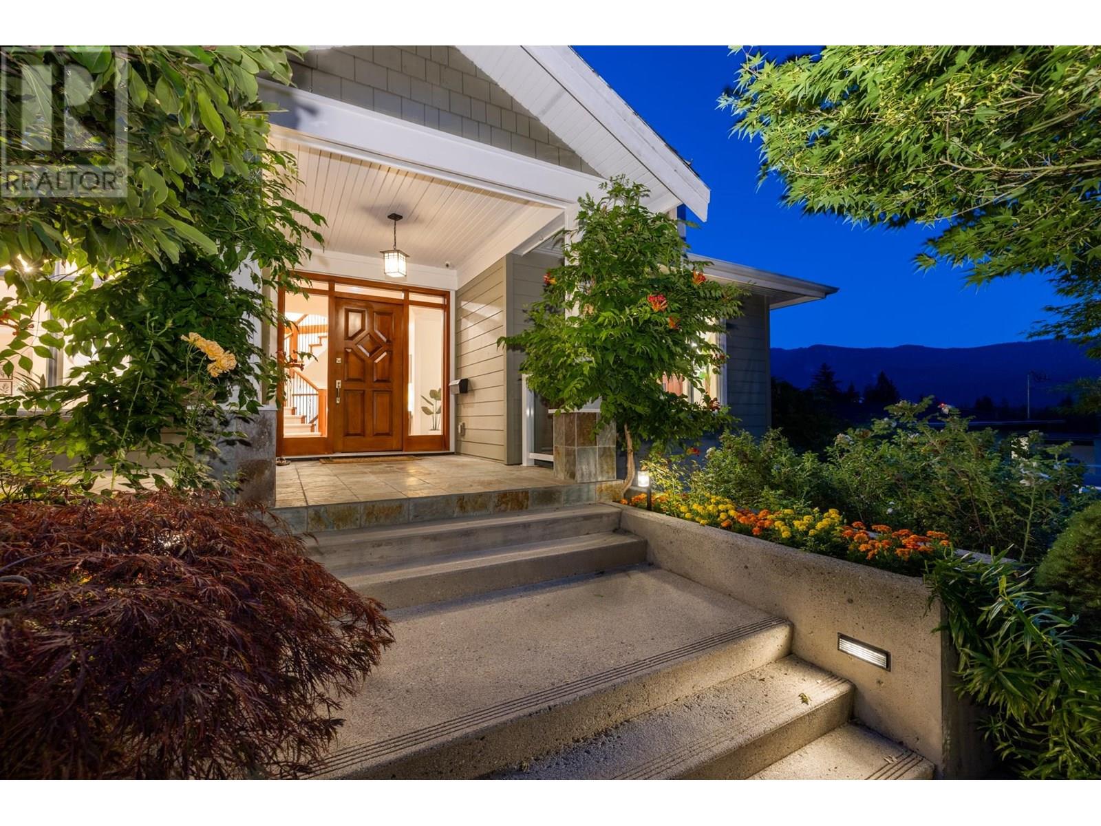 1122 Kilmer Rd, North Vancouver, BC V7K 1R1