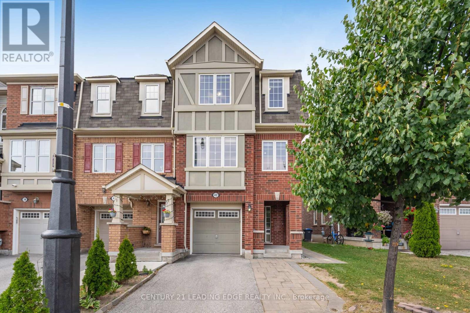 42 Memory Ln, Brampton, ON L7A 0G2