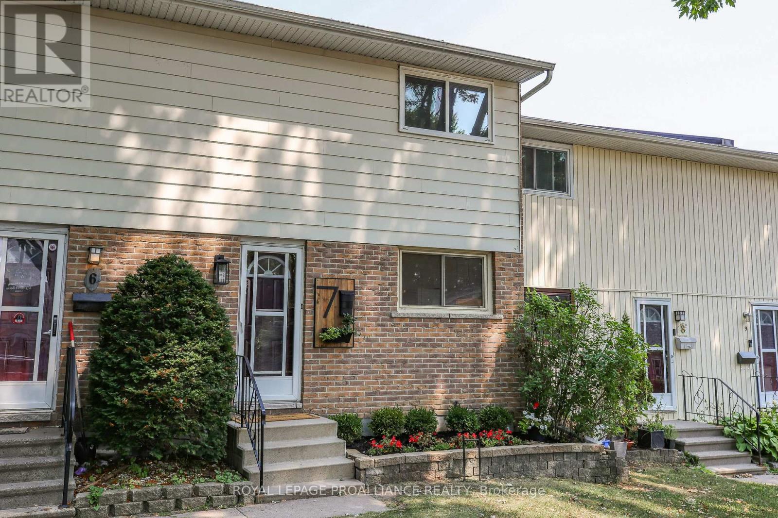 7 1271 Millwood Ave, Brockville, ON K6V 6J4