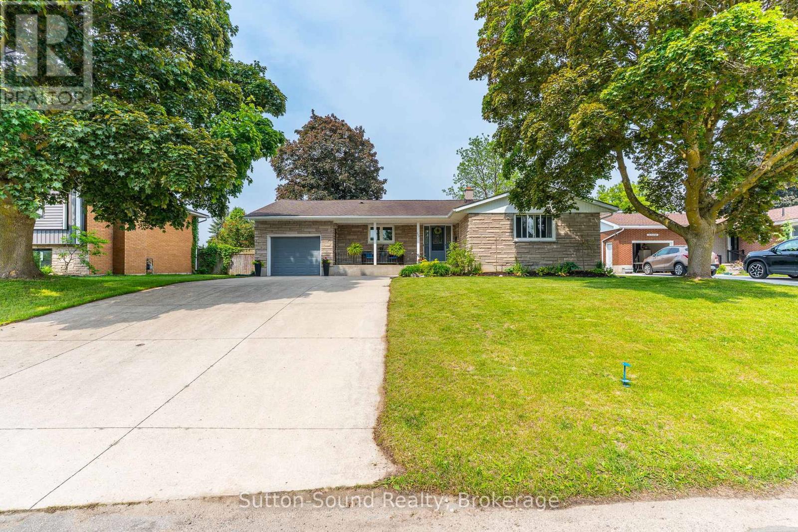 232 4th Avenue, Hanover, ON N4N 2B5