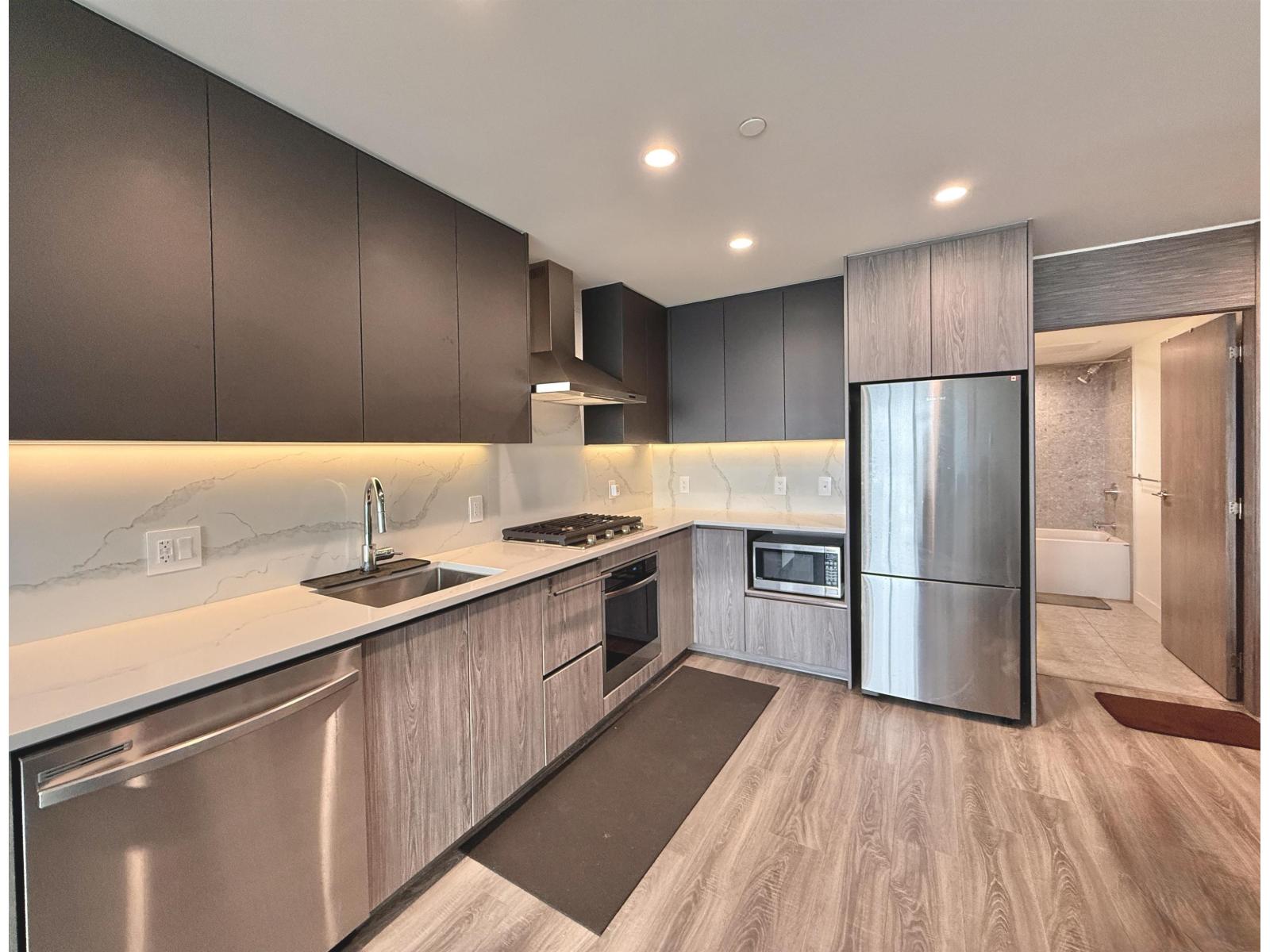 10750 135a Street Unit 1802, Surrey, BC V3T 0V4
