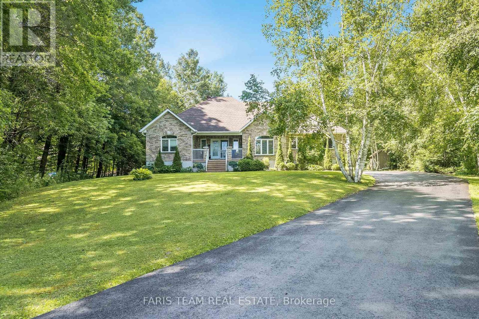 6 Meadowbrook Blvd, Tiny, ON L9M 0M2