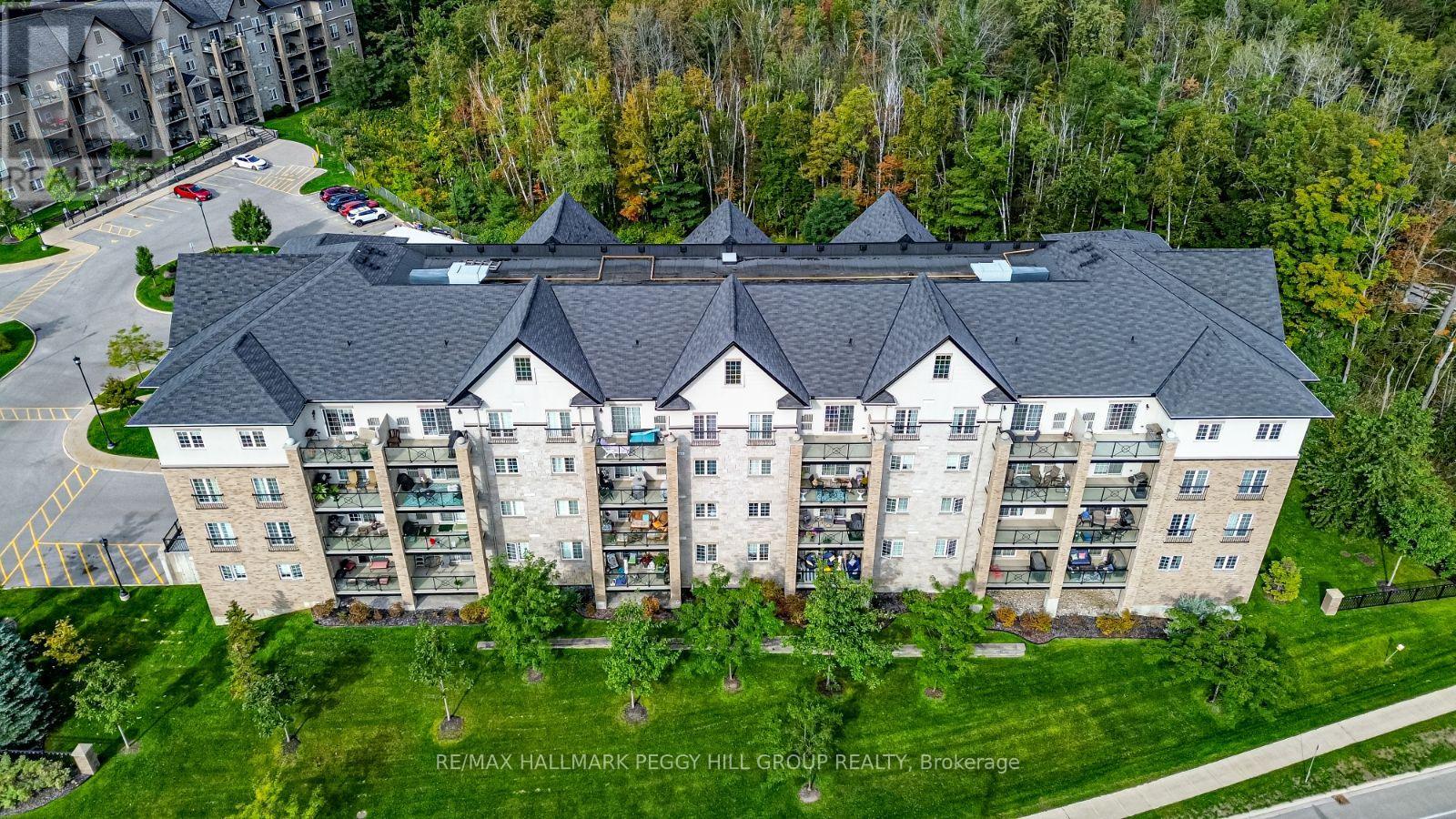 402 40 Ferndale Dr S, Barrie, ON L4N 2L3