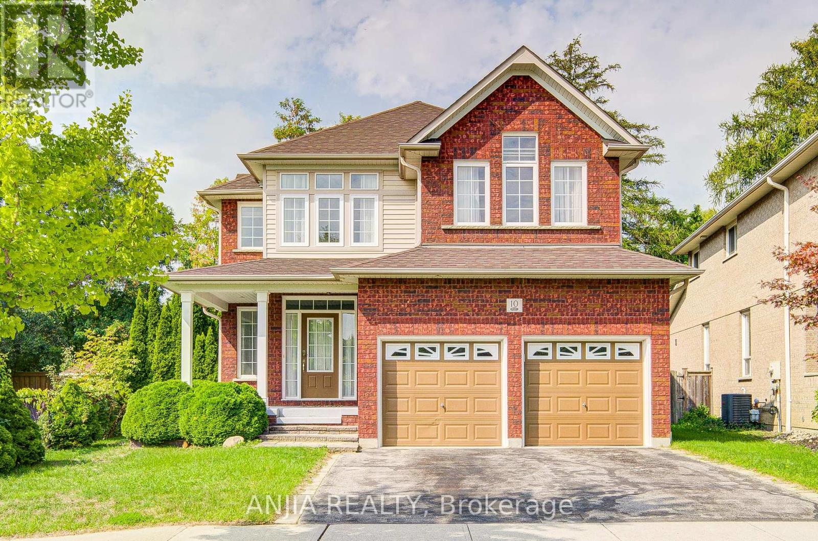 10 Thistledown Cres, Whitby, ON L1R 3P2
