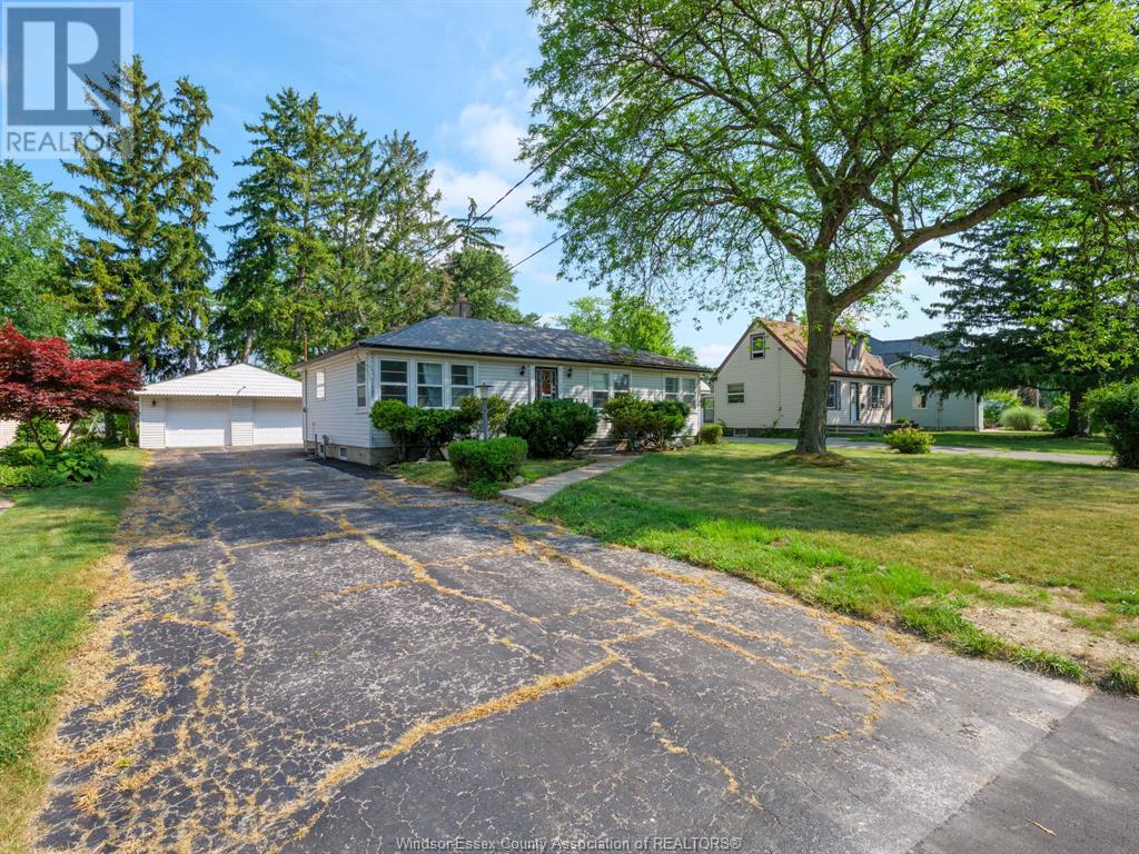 720 Roseland Dr S, Windsor, ON N9G 1T8