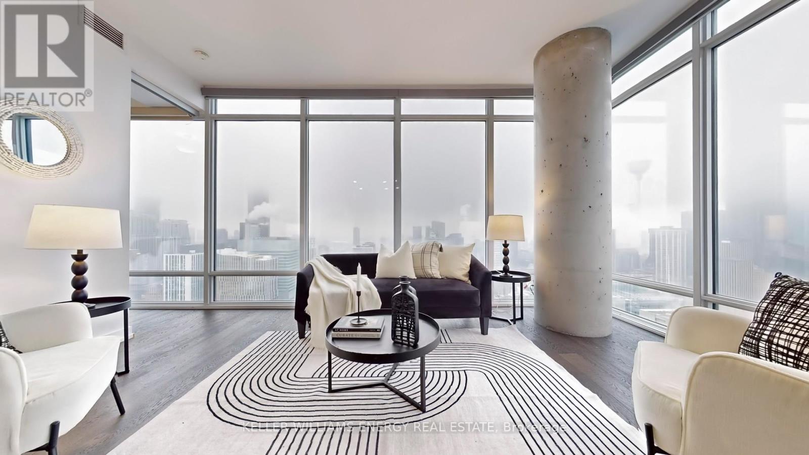3307 488 University Ave, Toronto, ON M5G 0C1