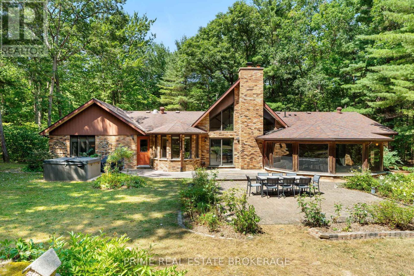 10342 Beach Opines Rd, Lambton Shores, ON N0M 1T0