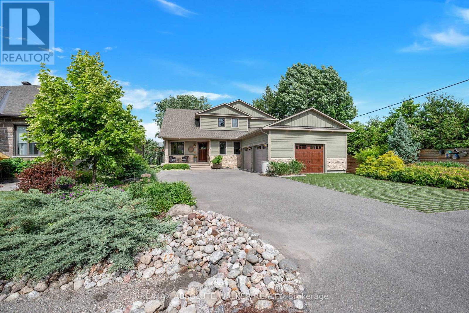 5 Melva Ave, Ottawa, ON K1T 3W9