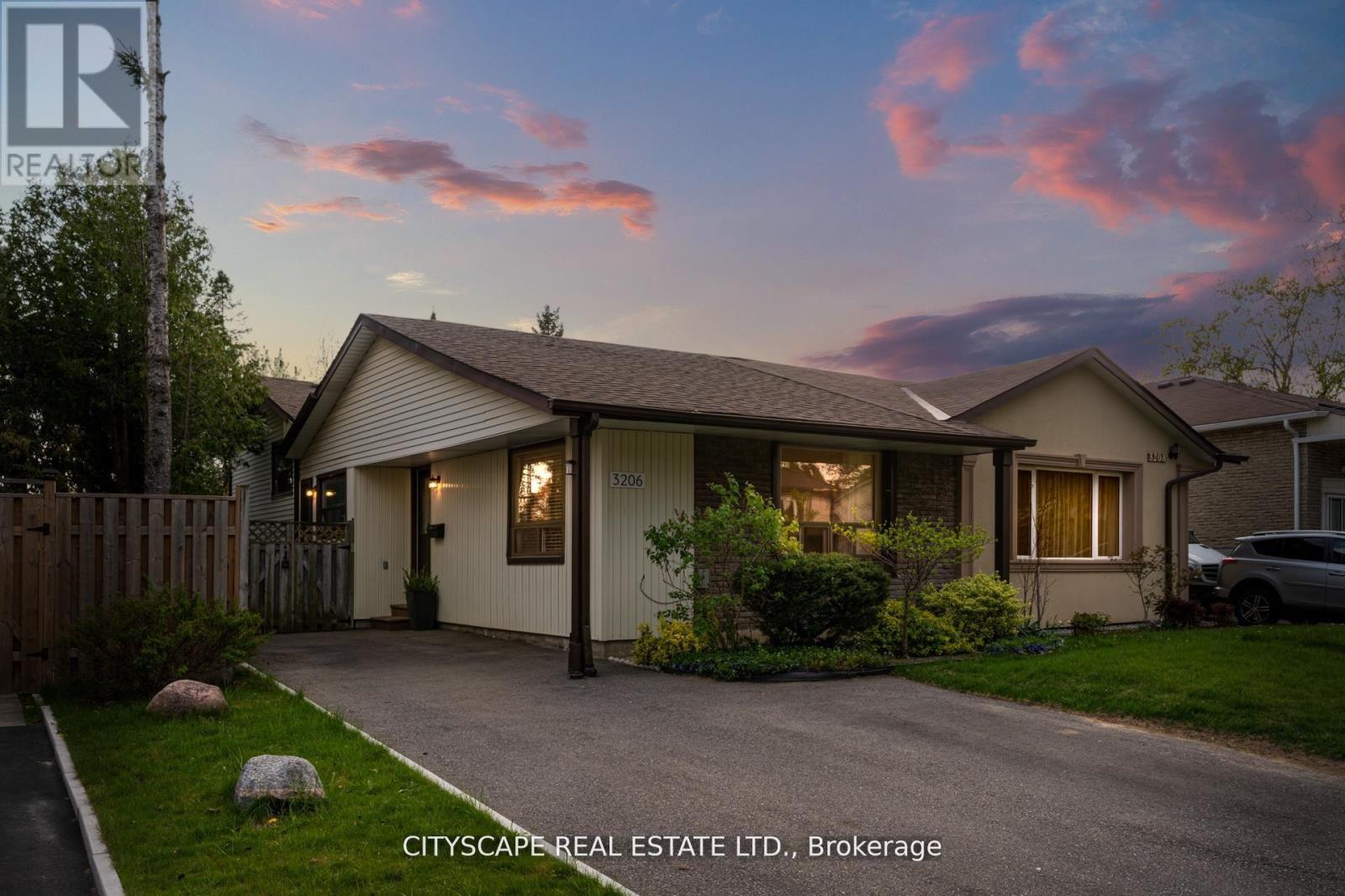 3206 Candela Dr, Mississauga, ON L5A 2T8