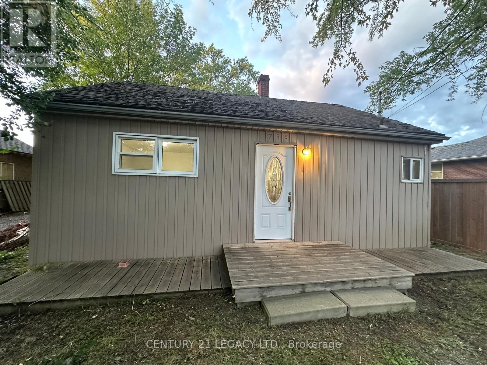 795 Barton St, Hamilton, ON L8E 5G6