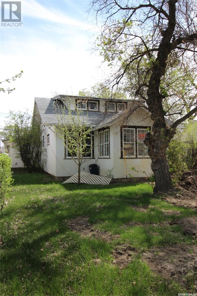 512 1 Street West, Shaunavon, SK S0N 2M0