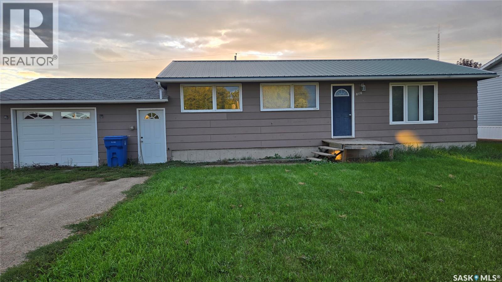 216 1 Street West, Carnduff, SK S0C 0S0