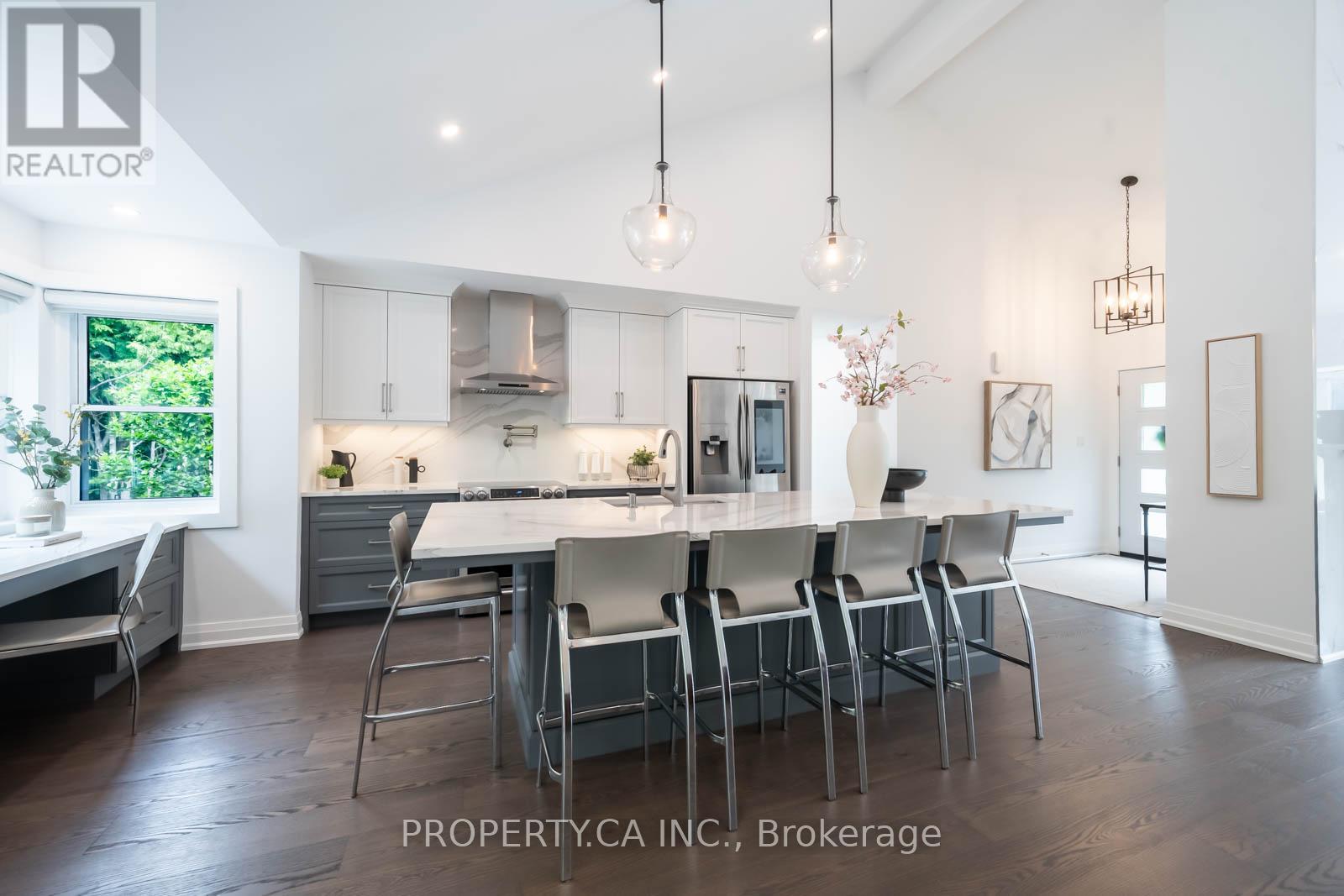 1533 Rometown Dr, Mississauga, ON L5E 2T8