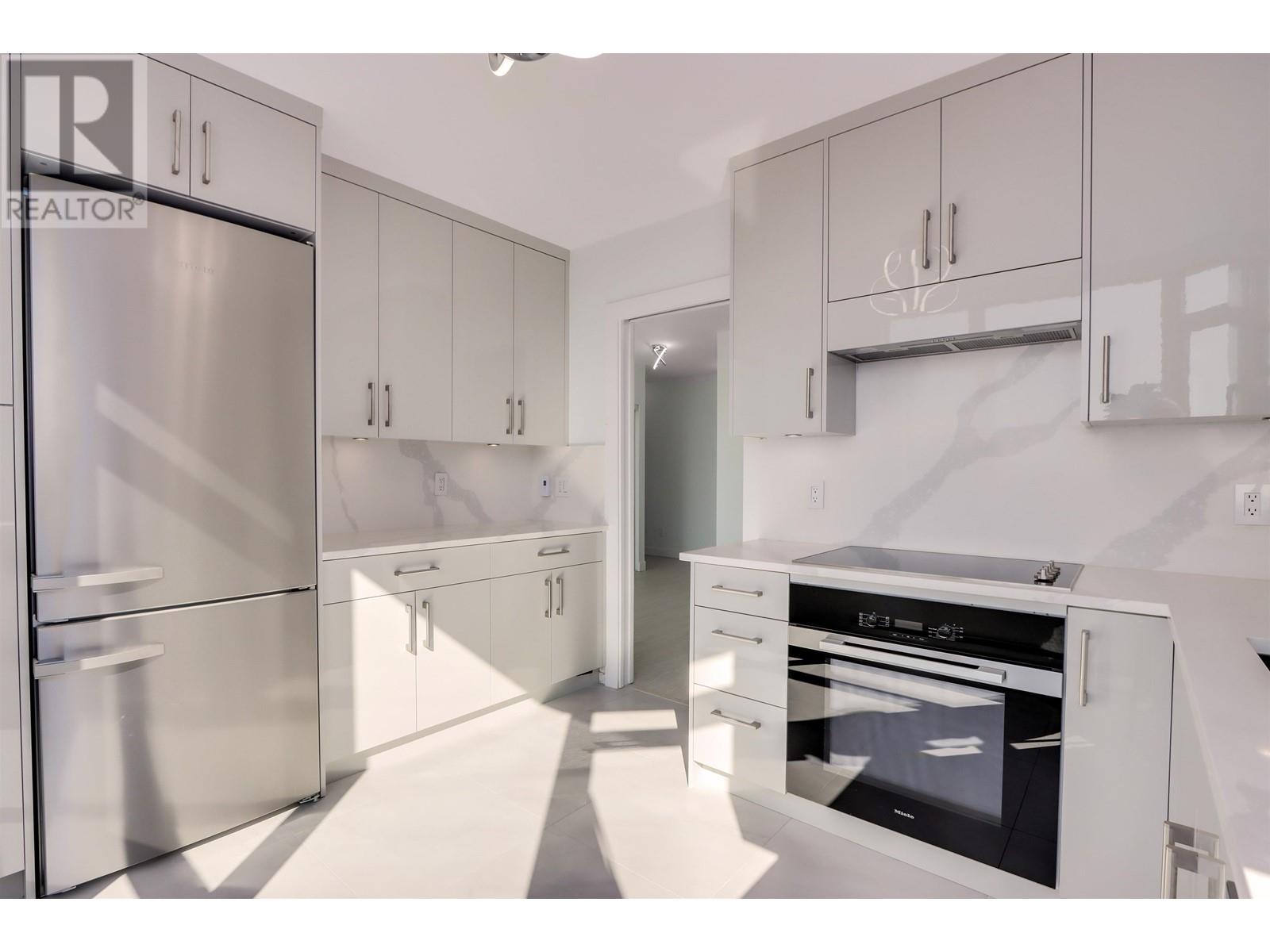 140 E 14th Street Unit 1203, North Vancouver, BC V7L 2N3