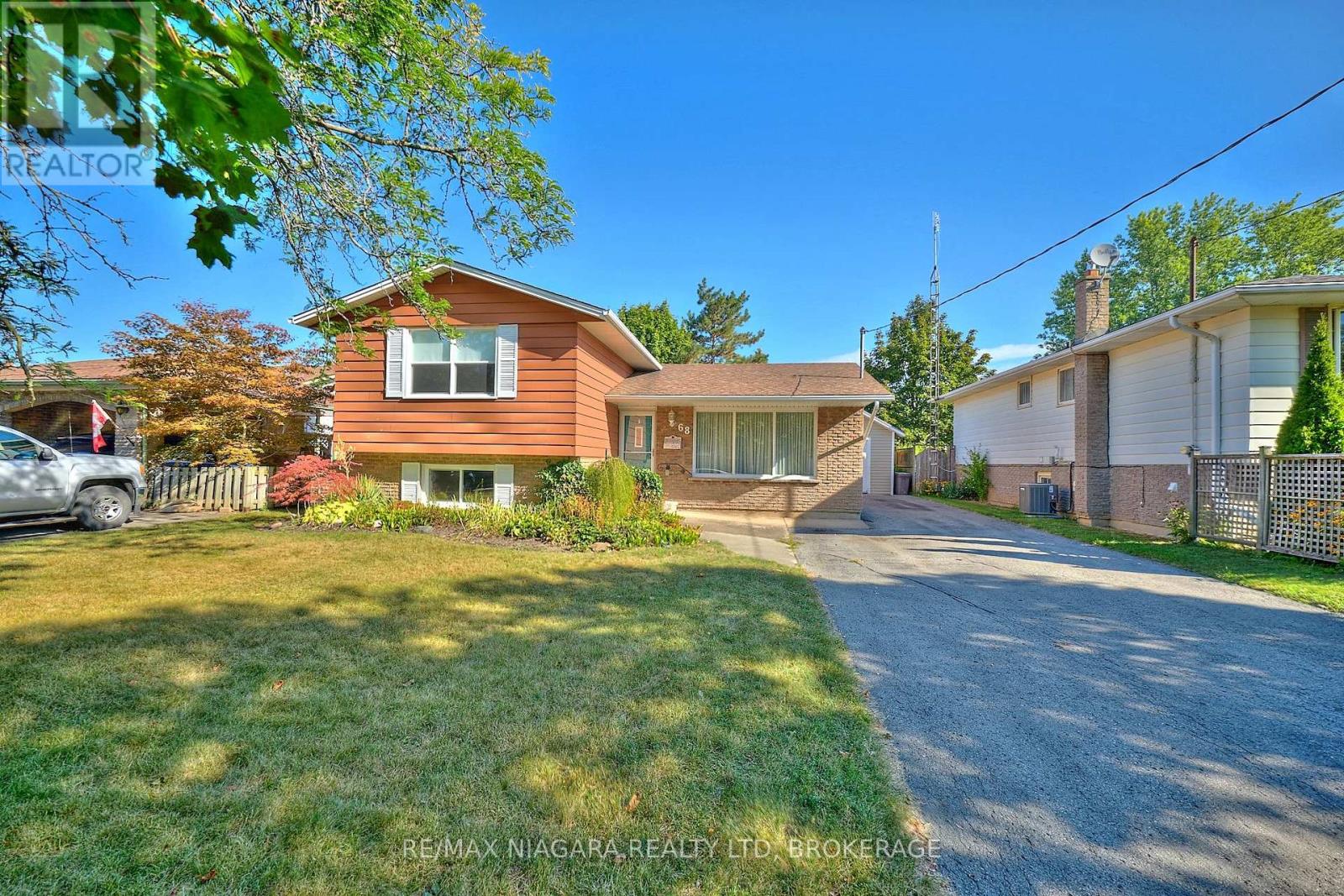 68 Acadia Cres, St. Catharines, ON L2P 1H8