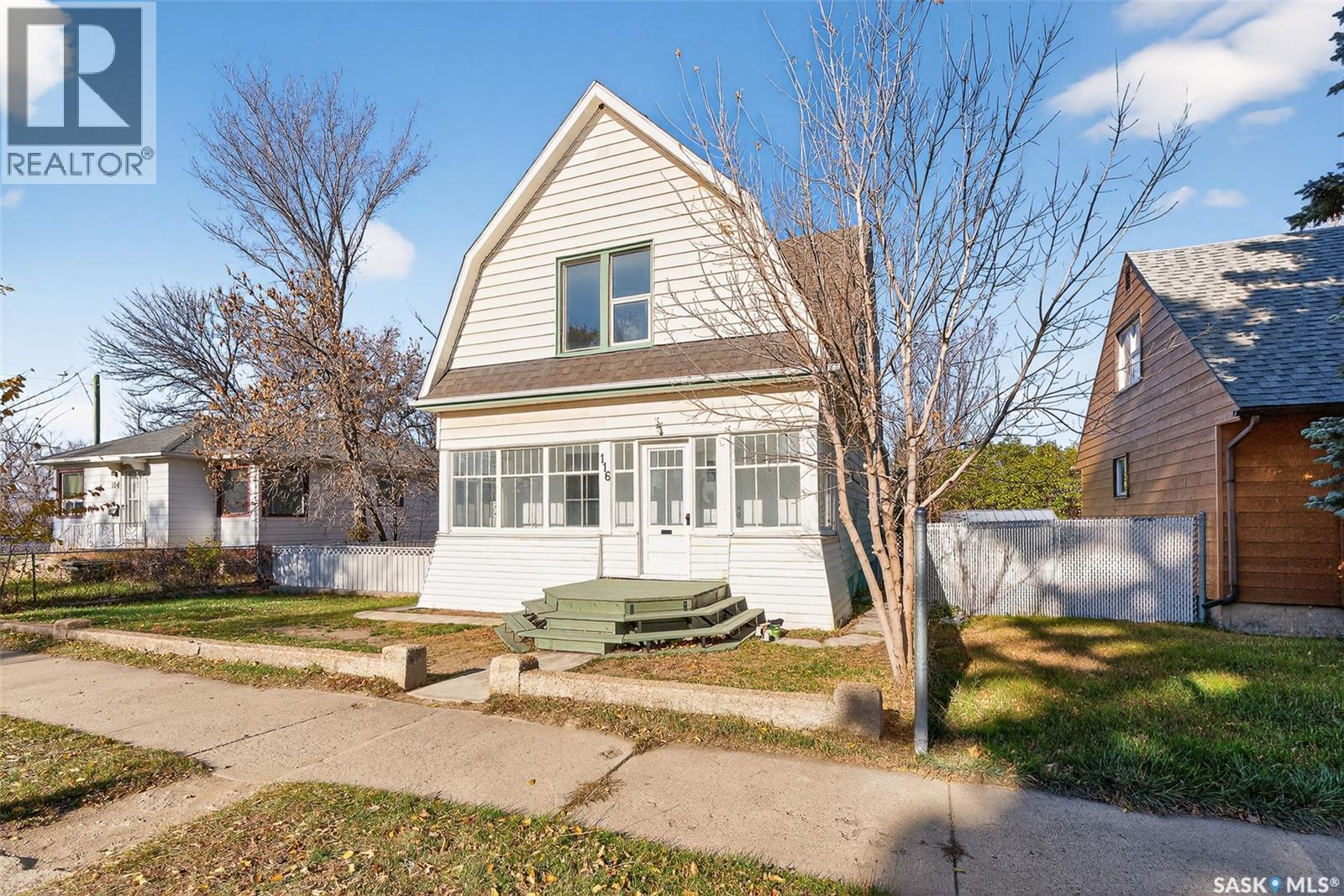 116 Iroquois St E, Moose Jaw, SK S6H 4T2