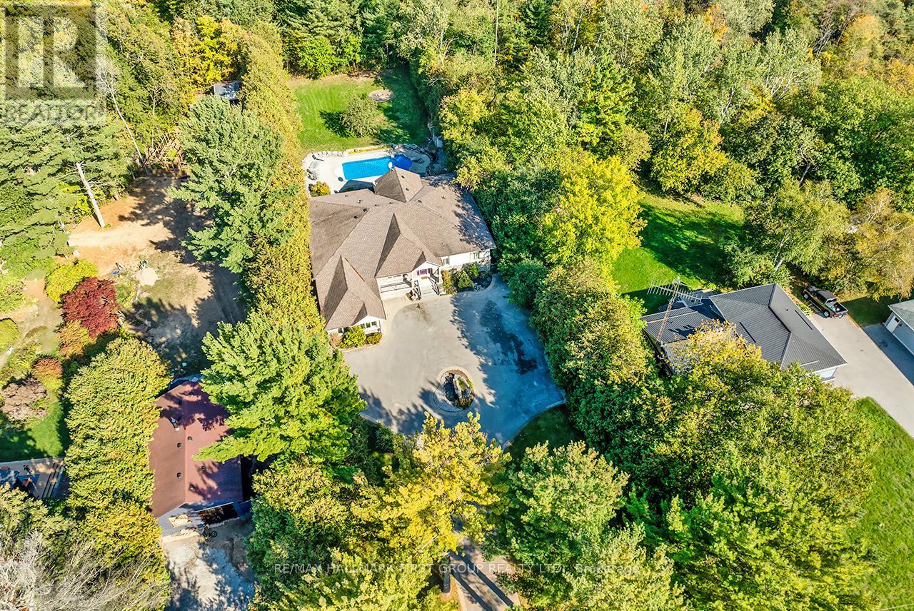 15 Shepherd Rd, Whitby, ON L1M 1G8