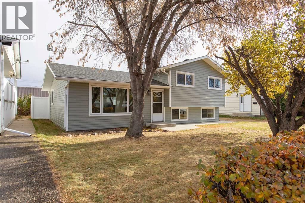 47 Street Unit 5233, Lacombe, AB T4L 1J3
