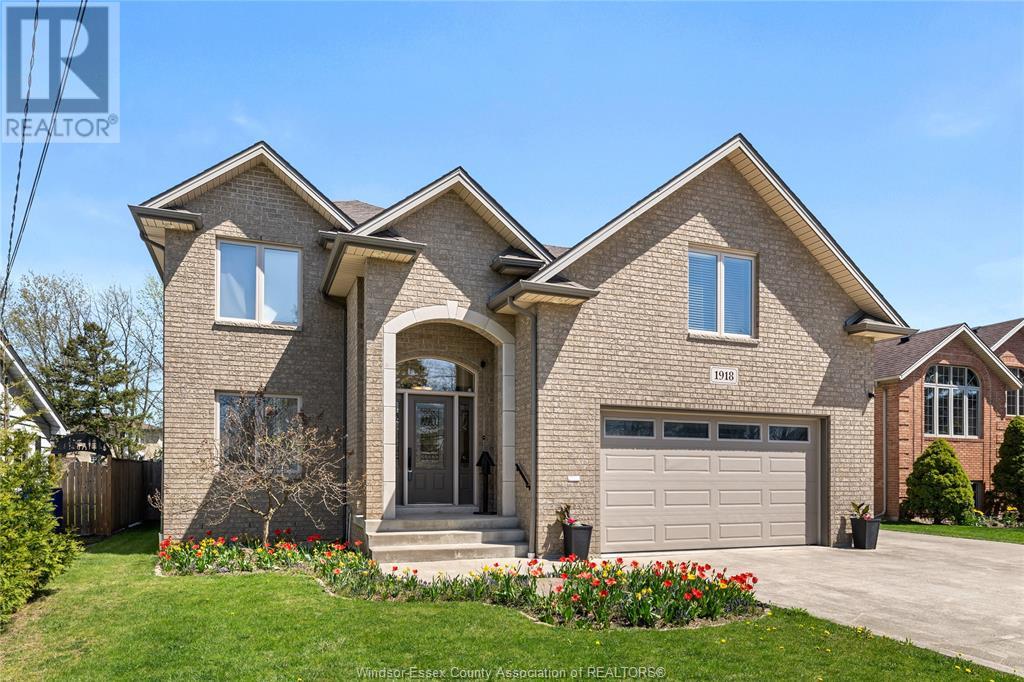 1918 Shawnee, Tecumseh, ON N8N 1S8