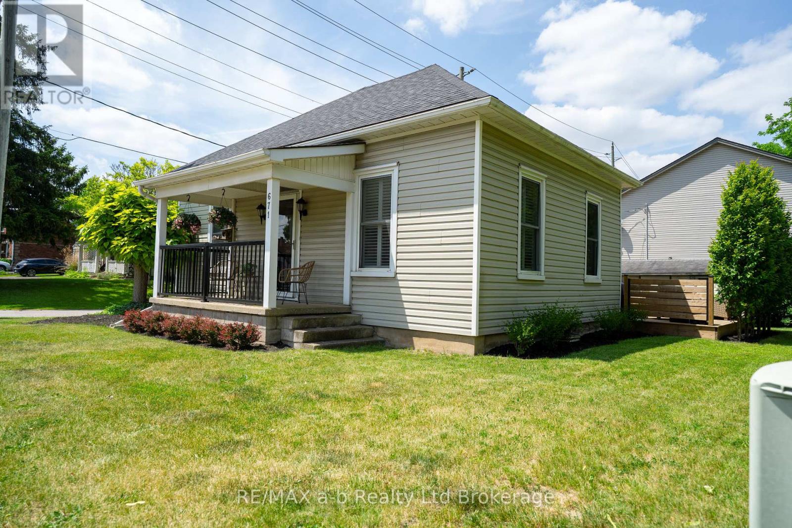 671 Henry St, Woodstock, ON N4S 1Y2