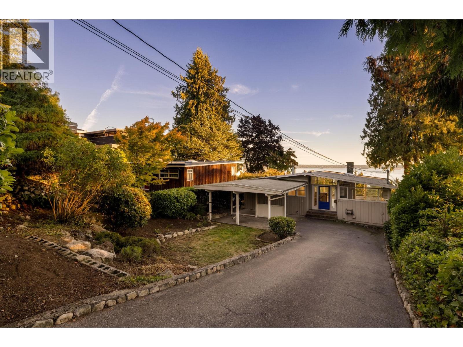 2344 Ottawa Ave, West Vancouver, BC V7V 2S9