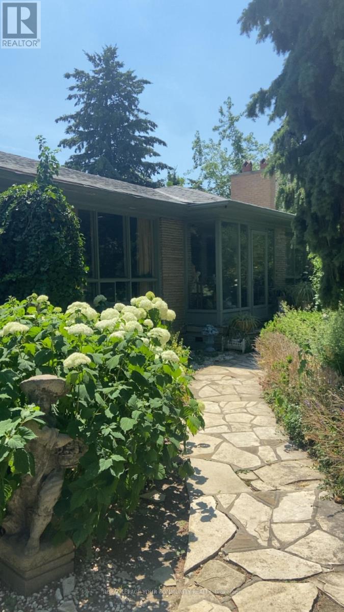 219 Arnold Ave, Vaughan, ON L4J 1C1