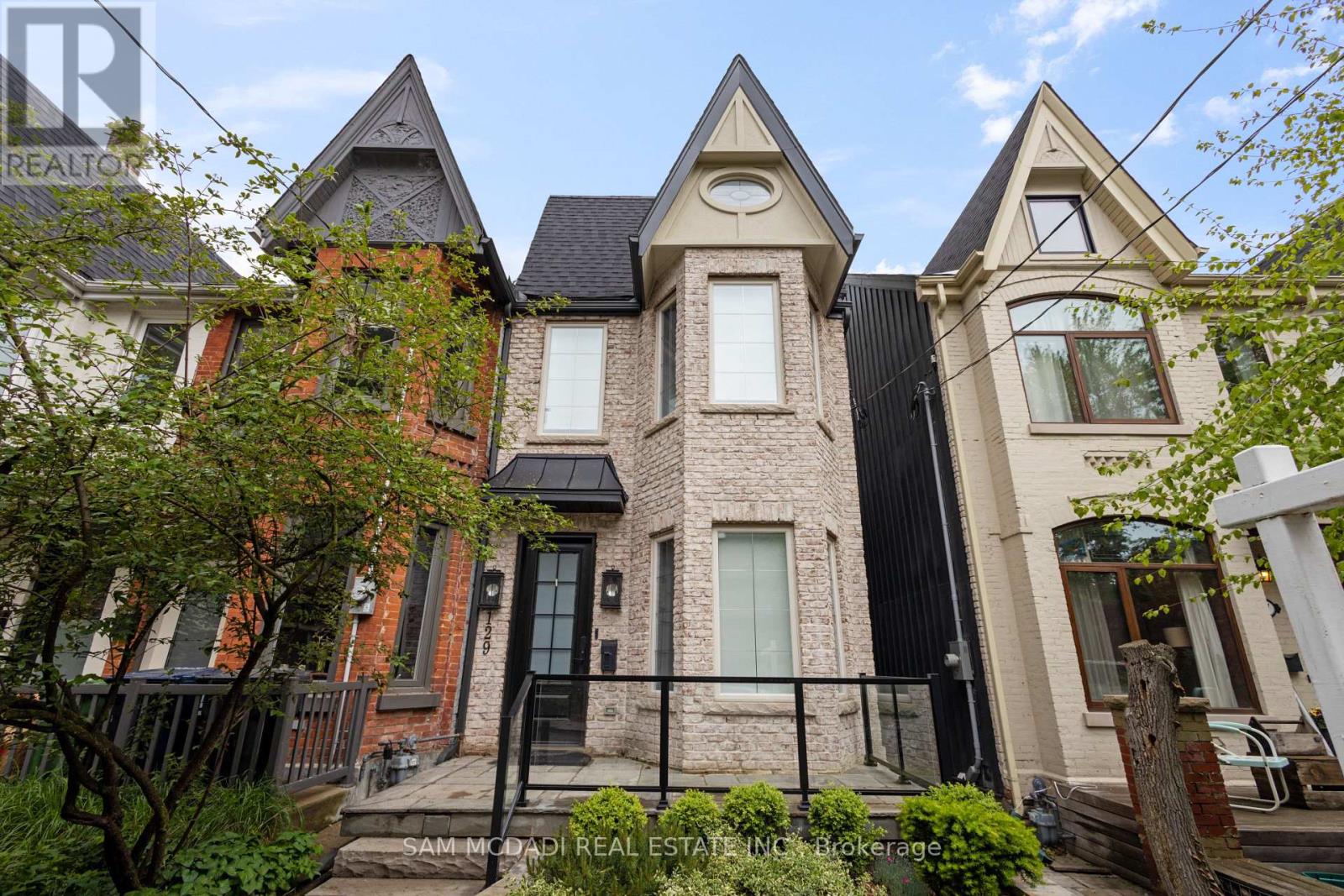 129 Beaconsfield Ave, Toronto, ON M6J 3J5