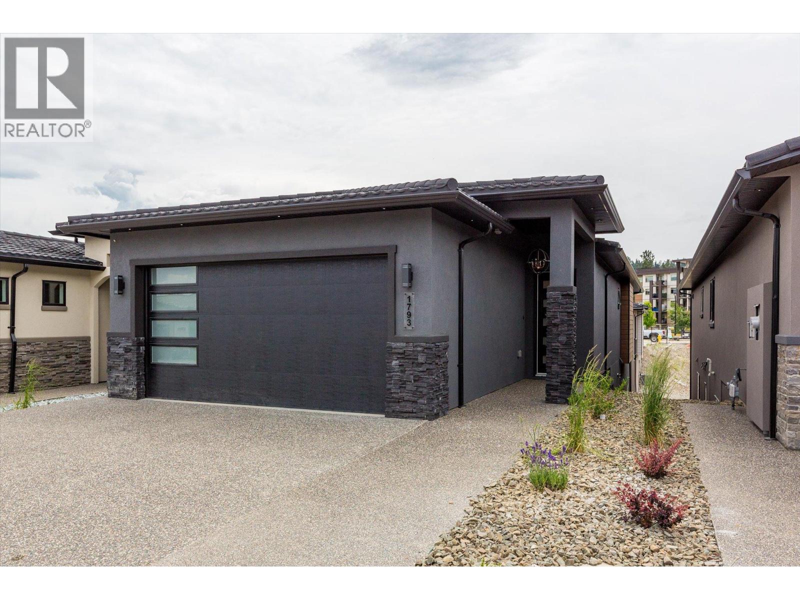 1793 Viewpoint Dr, Kelowna, BC V1Z 4E1