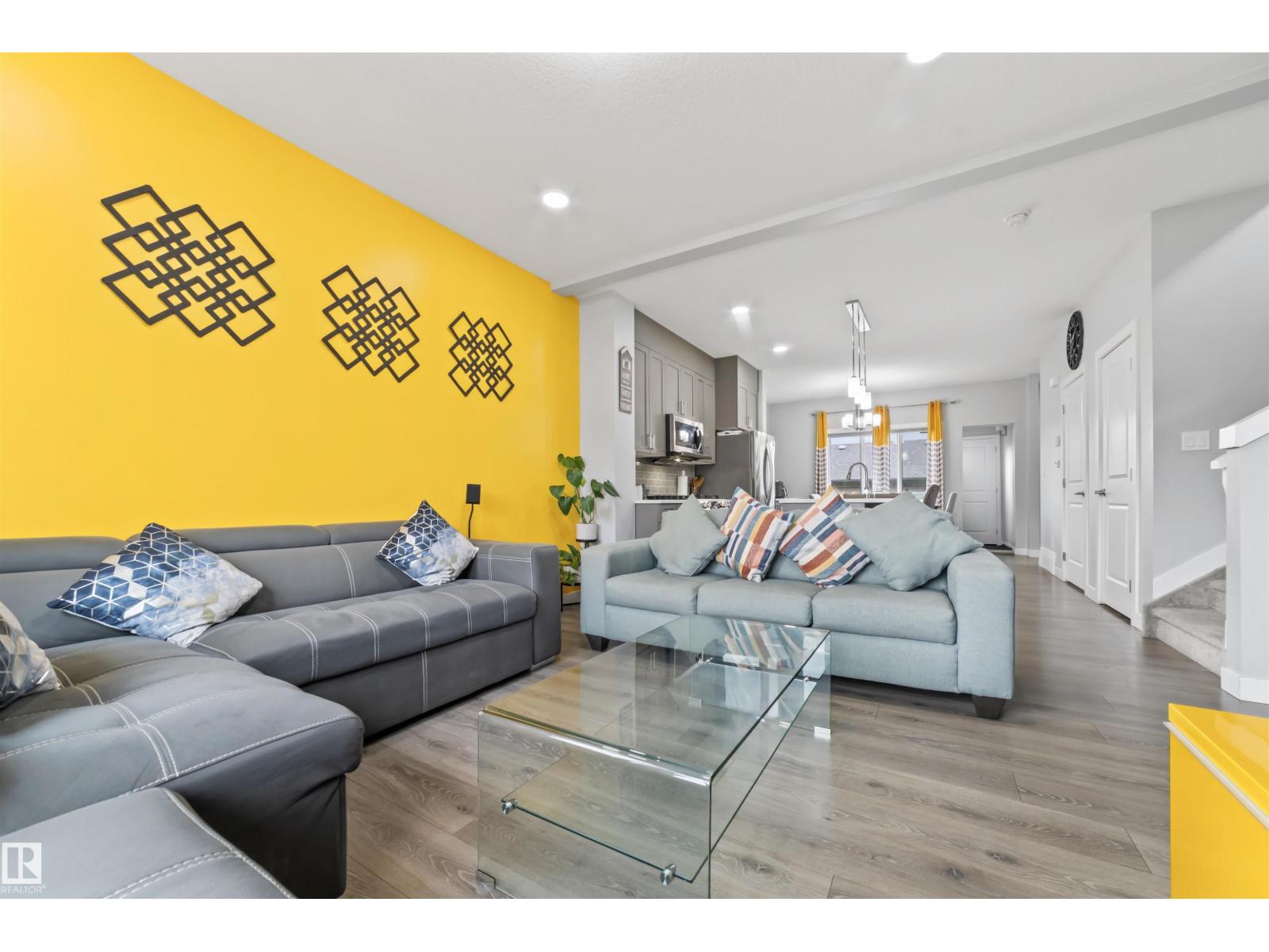 2153 Maple Rd NW, Edmonton, AB T6T 2L4