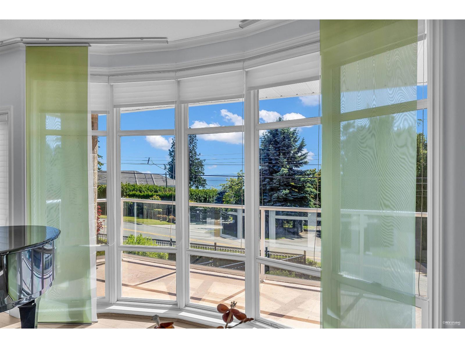 1768 Ocean Park Rd, Surrey, BC V4A 3L9