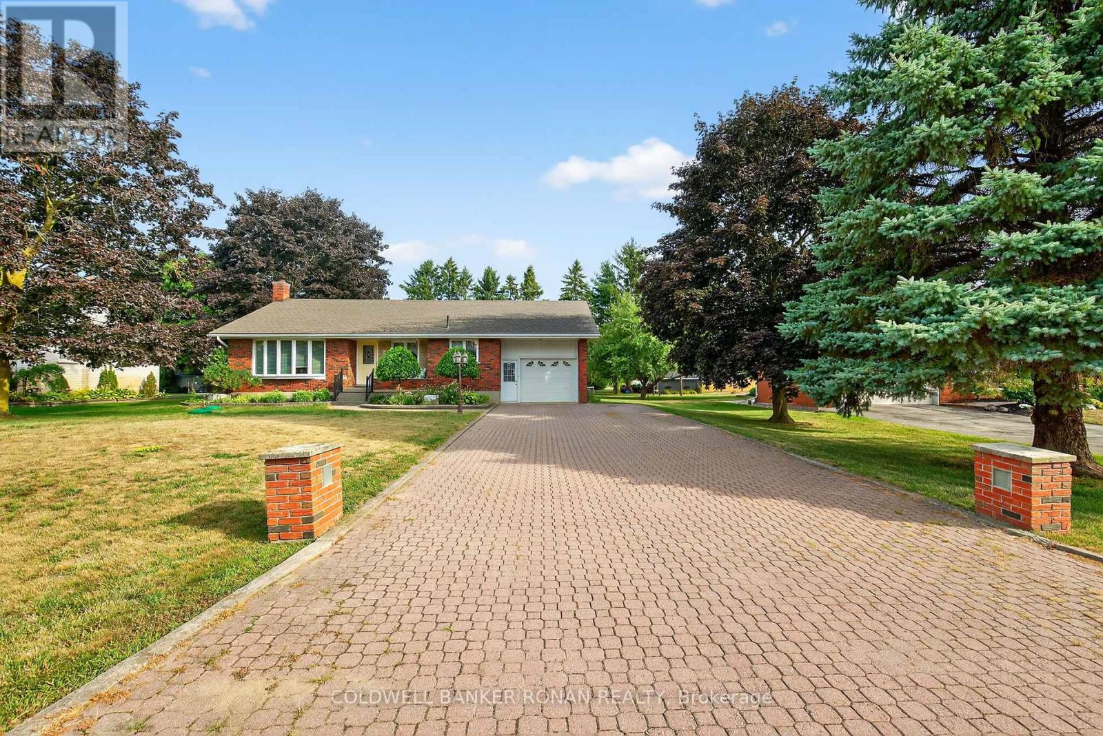 8 Douglas Dr, New Tecumseth, ON L9R 1J9