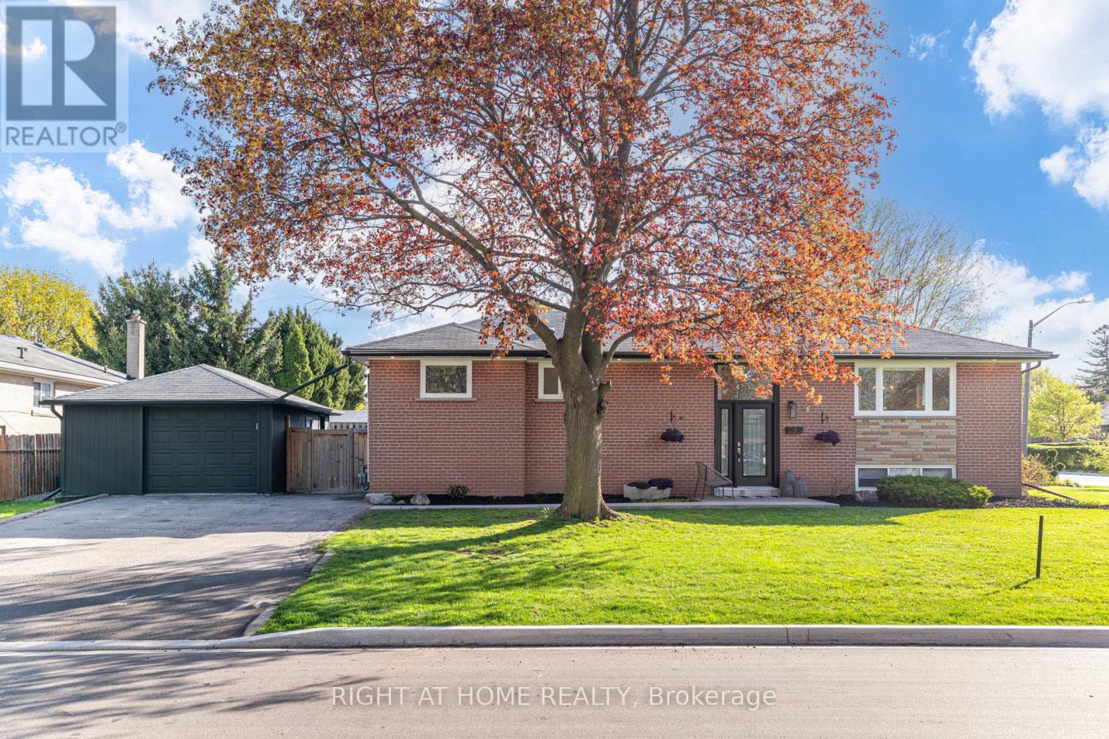 43 Sherwood Cres, Brampton, ON L6X 2C9
