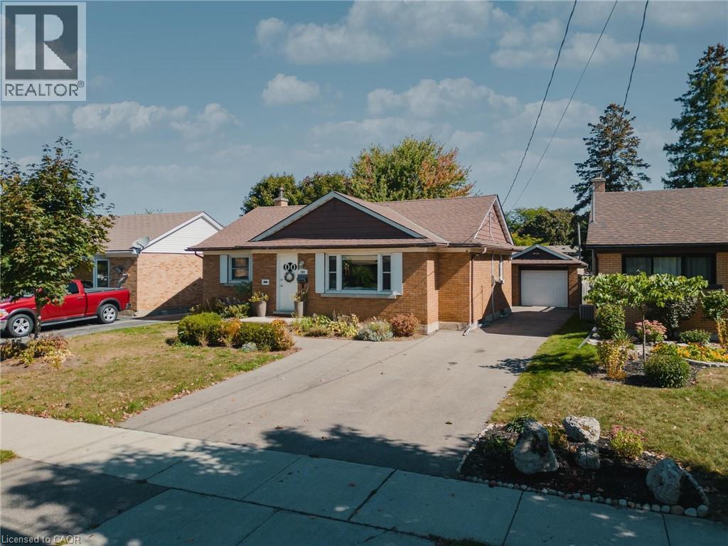 300 Melrose Ave, Kitchener, ON N2H 2C1