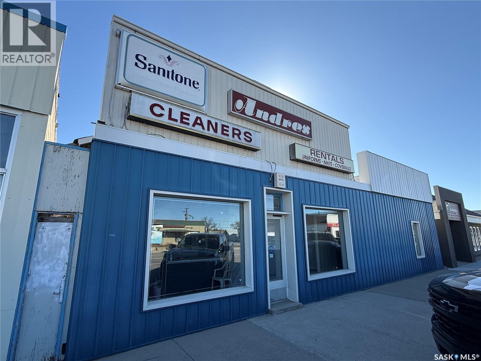 212 1 Avenue West, Nipawin, SK S0E 1E0