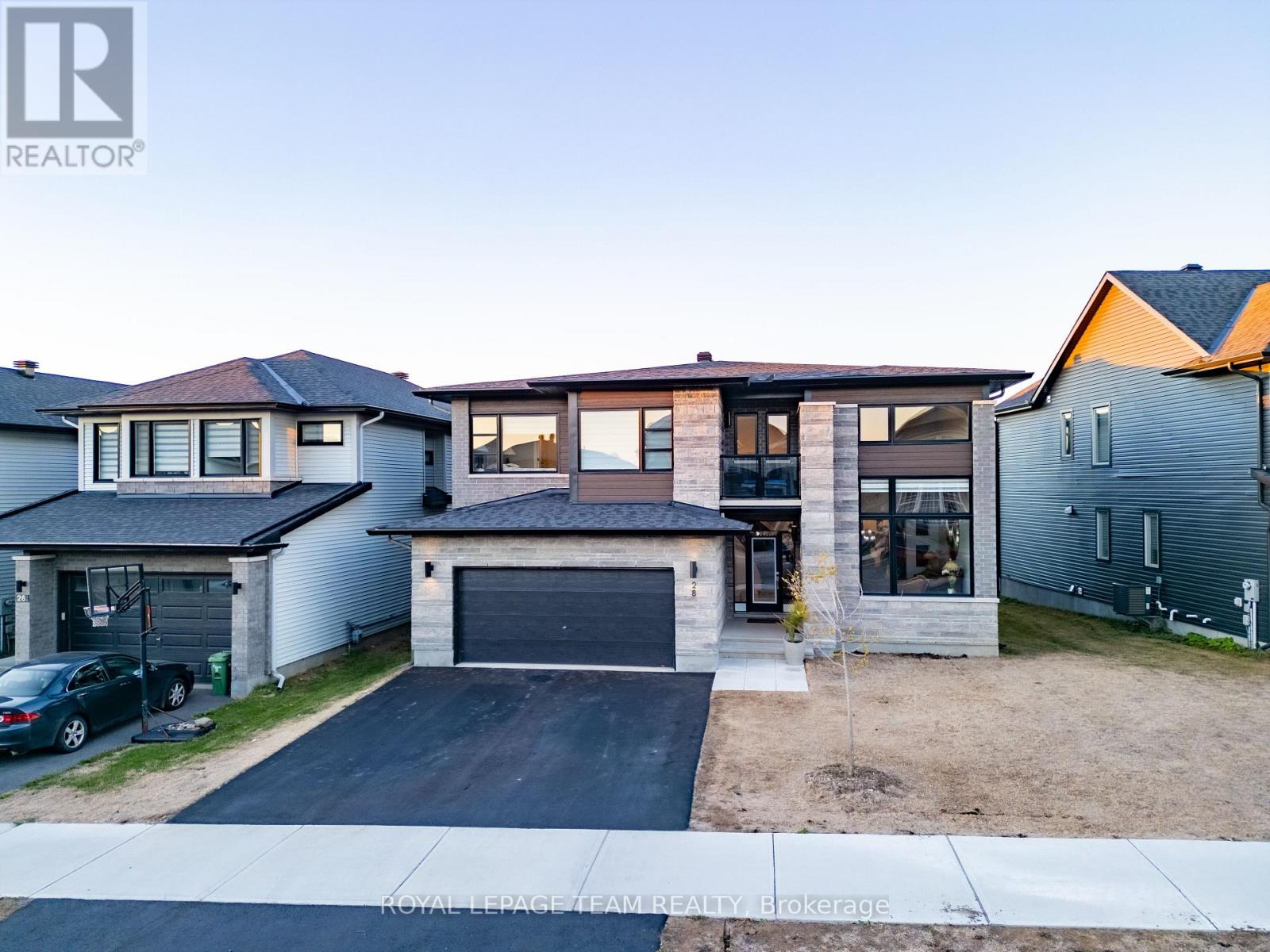 28 Dun Skipper Dr, Ottawa, ON K1X 0J3