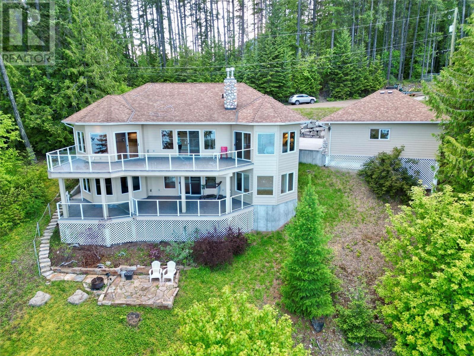 924 Queens Rd, Balfour, BC V0G 1C0