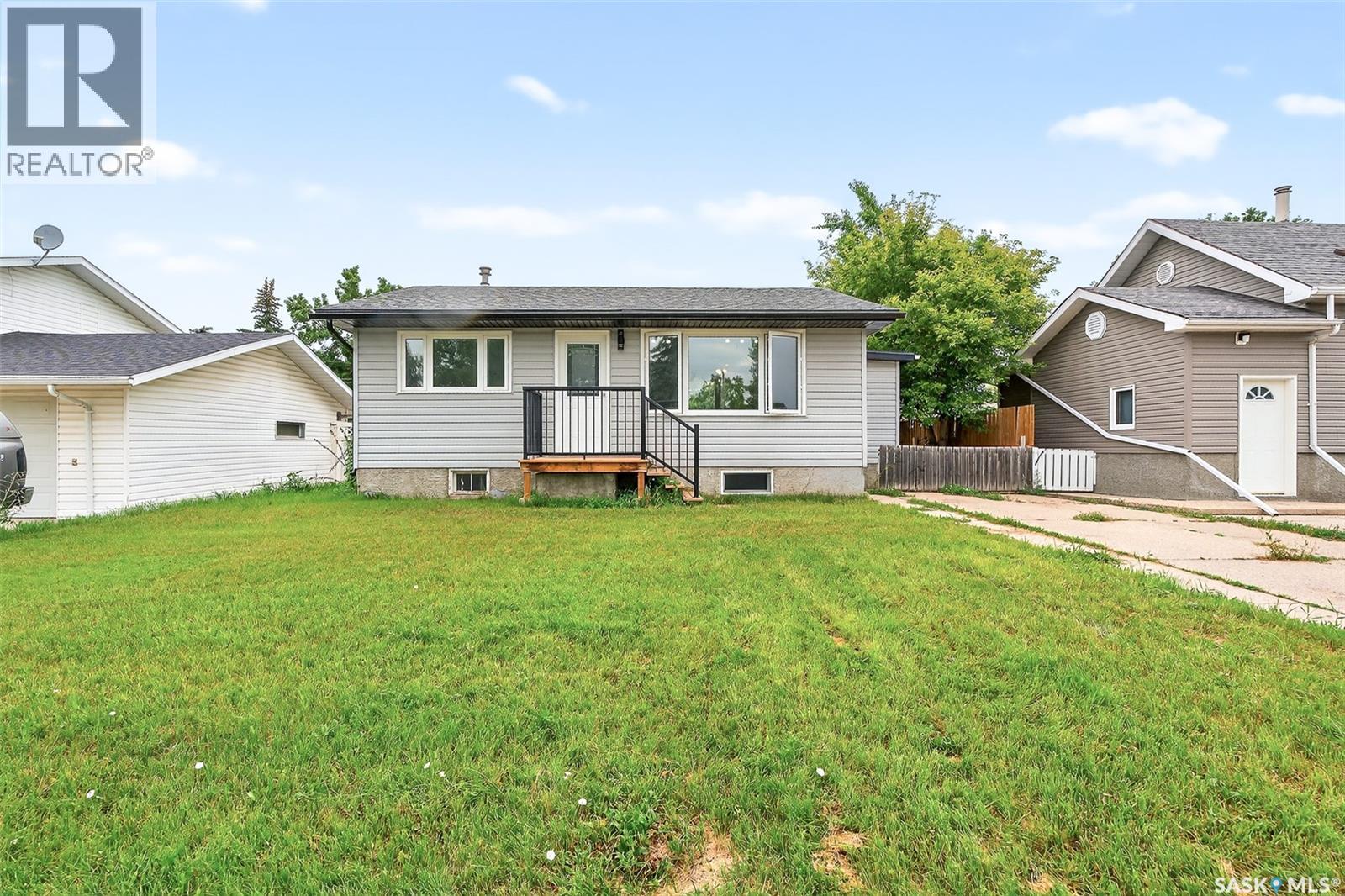1114 Caribou St W, Moose Jaw, SK S6H 7K6