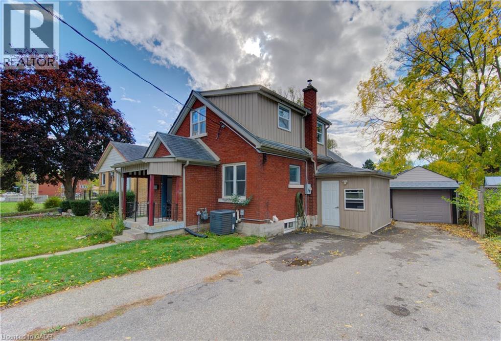 9 Kehl St, Kitchener, ON N2M 3T8