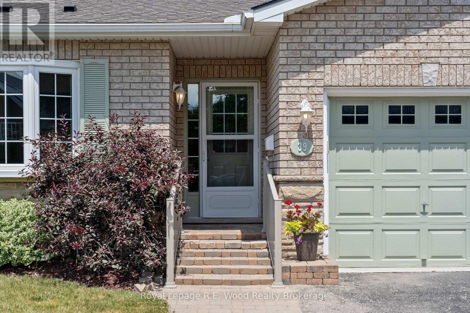 39 South Dr, Norfolk Simcoe, ON N3Y 0A6